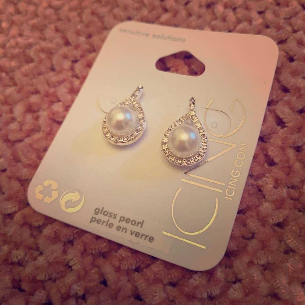 Diamond / Pearl earrings 💎🔥